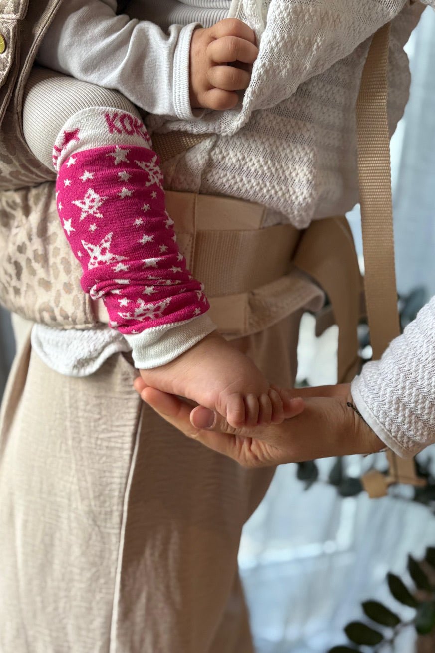 Menottes de portage Lion Etoiles Fraise - KOKADI