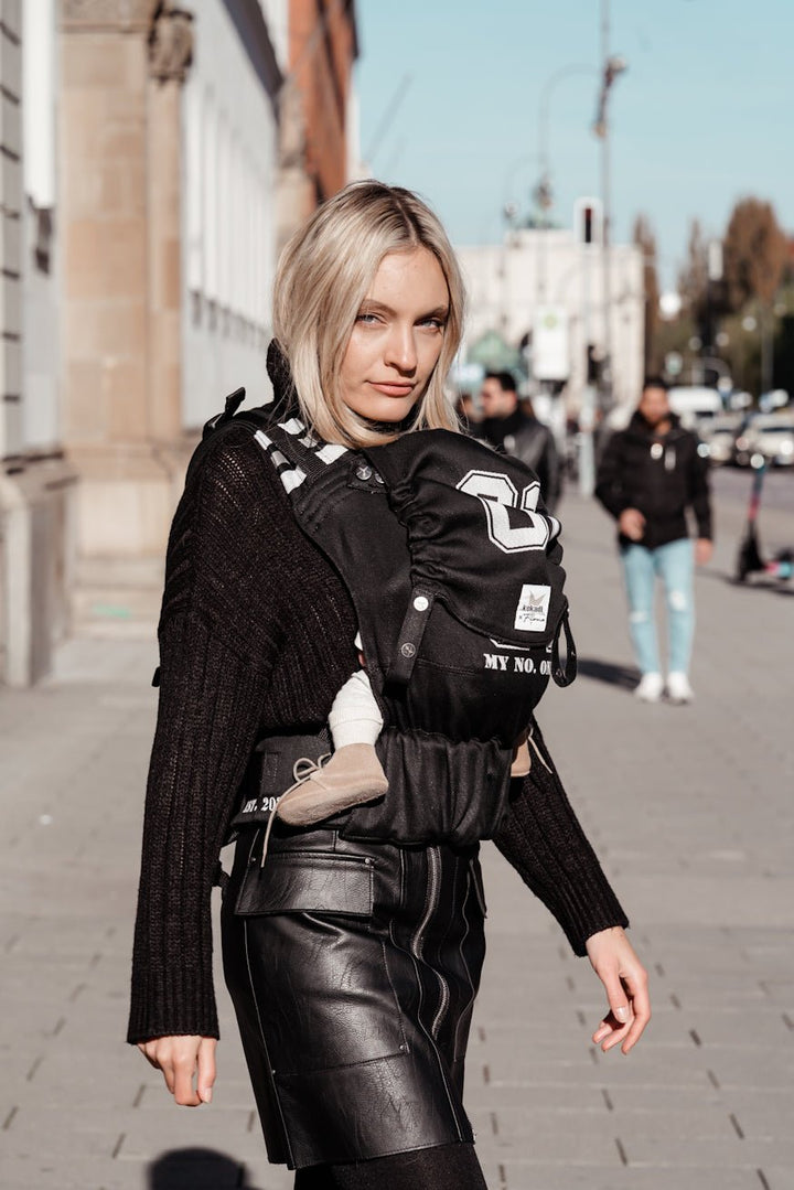 Porte-Bébé Flip Léo Luan par Fiona Erdmann - KOKADI