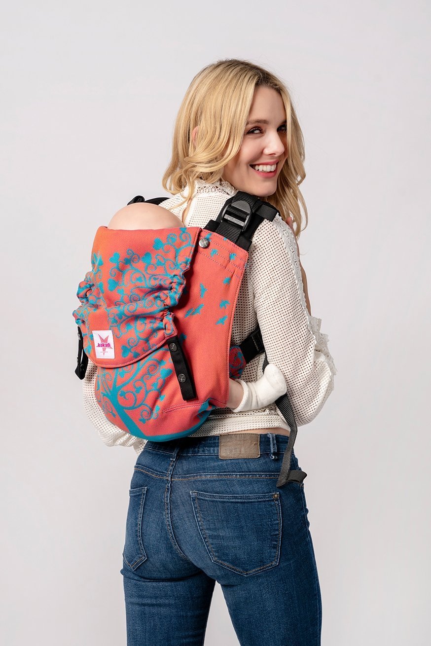 KOKADI Marsupio Onbu Il bambino Matteo nel Paese delle Meraviglie al rovescio